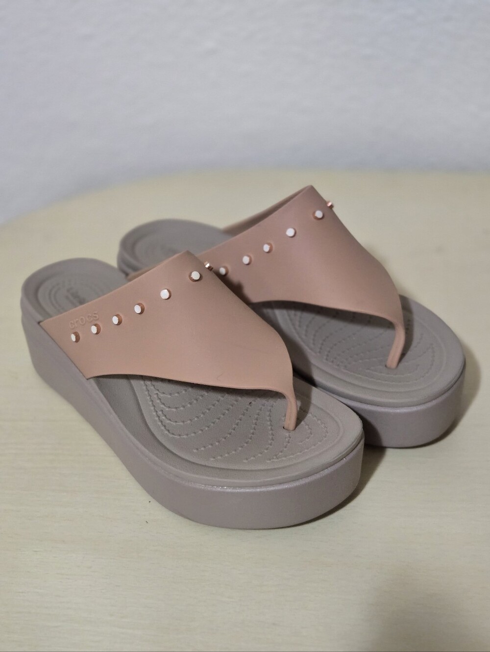 NEW Crocs Brooklyn Studded Flip Flop Sandals - Life Ride - Platform - Size 7 - Picture 2 of 11